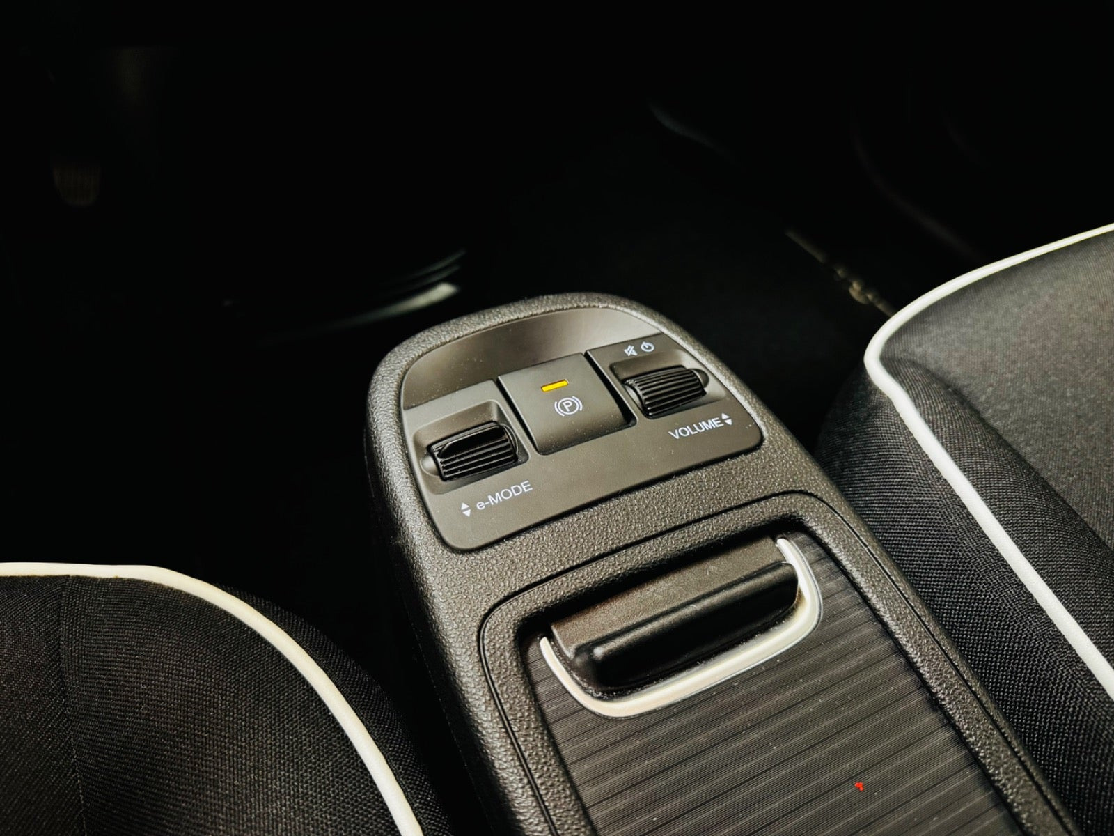 Hvid Fiat 500e fra 2024