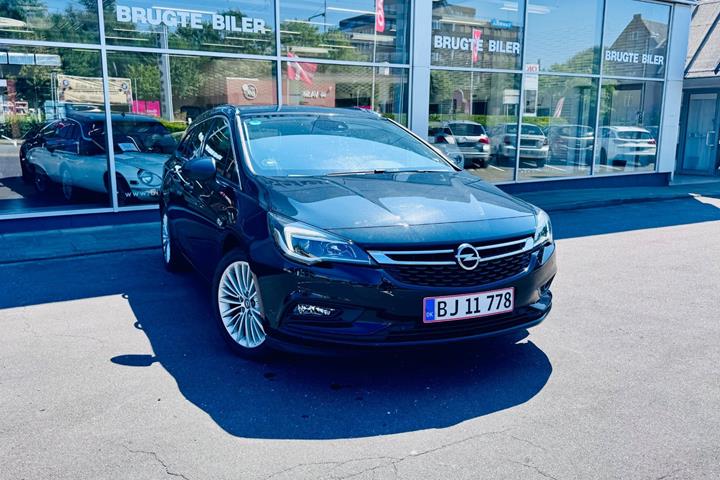Sort Opel Astra fra 2017