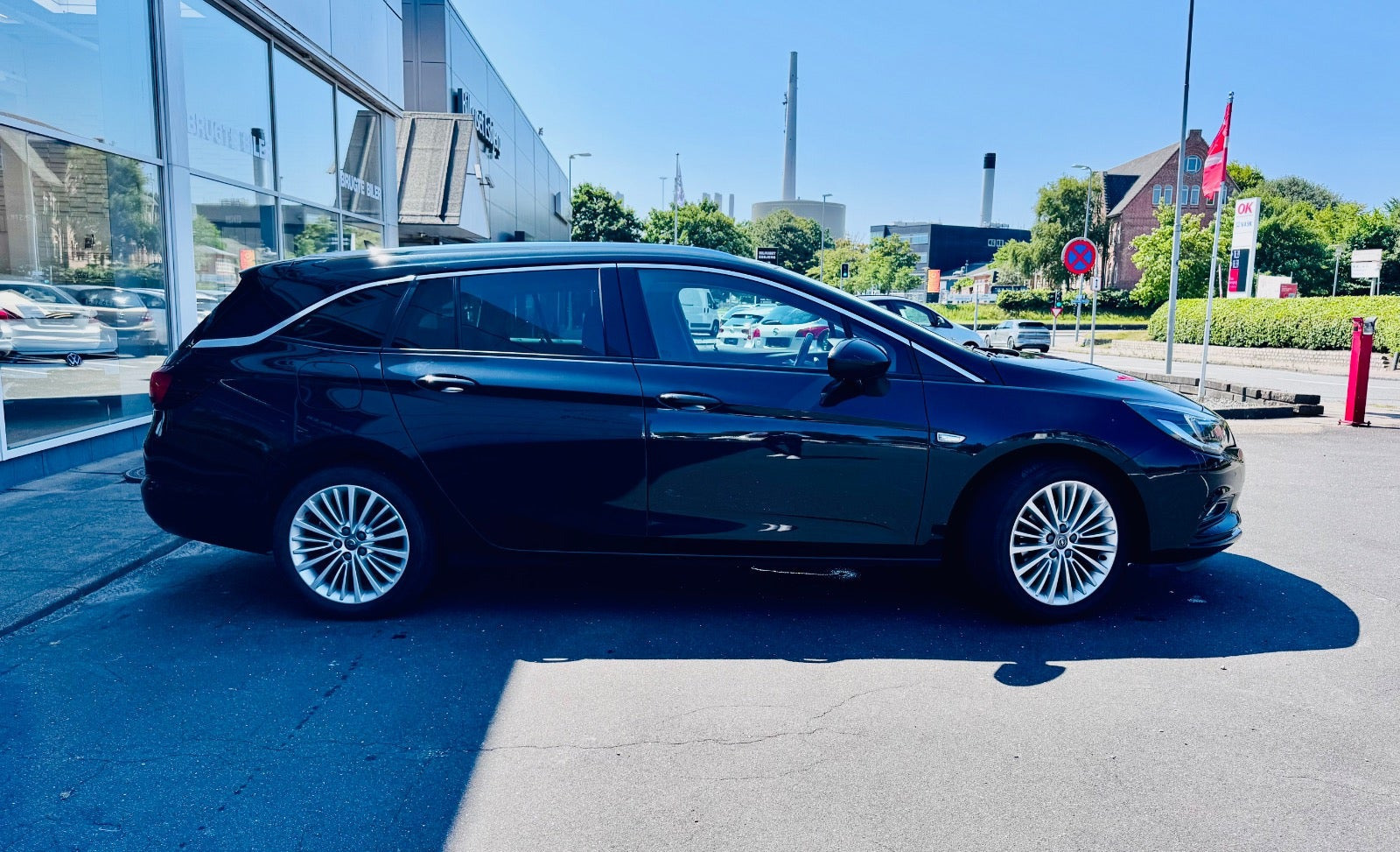 Sort Opel Astra fra 2017