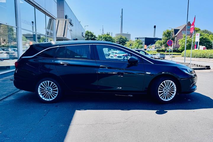 Sort Opel Astra fra 2017