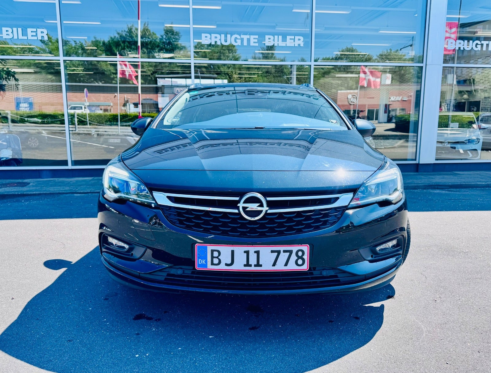 Sort Opel Astra fra 2017