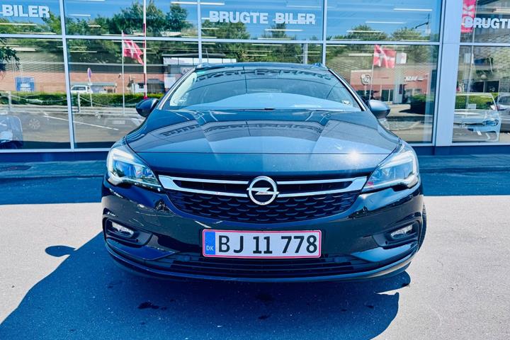 Sort Opel Astra fra 2017