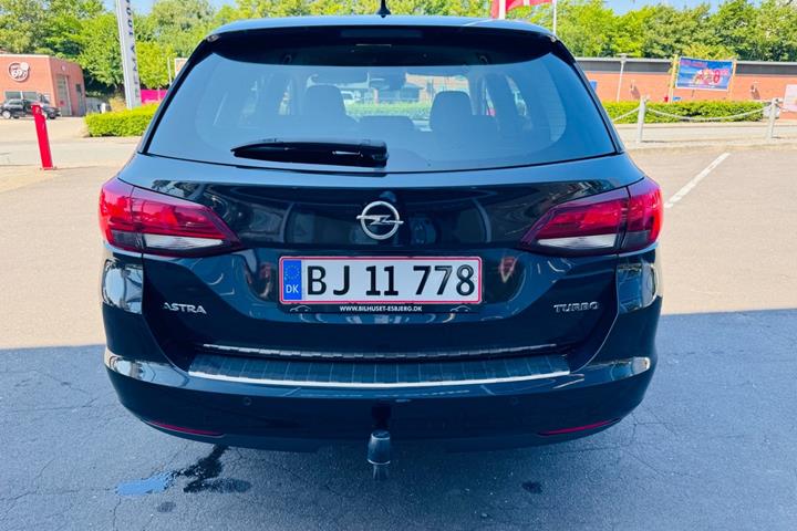 Sort Opel Astra fra 2017