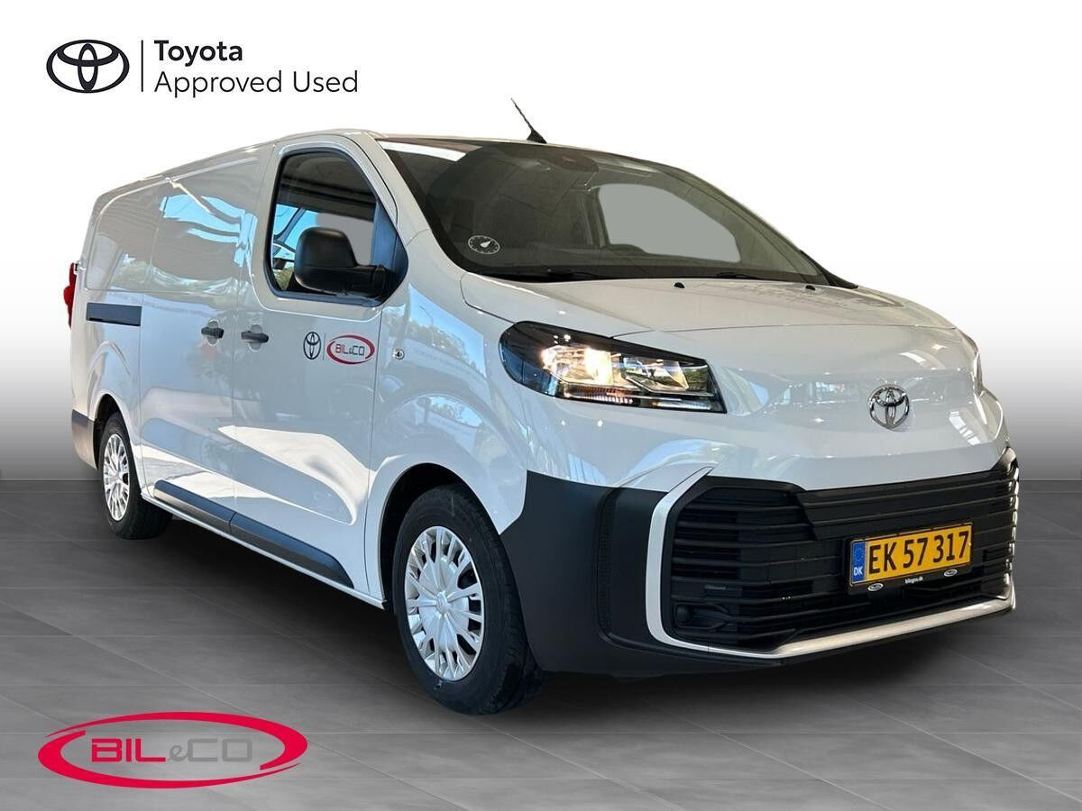 Hvid Toyota ProAce fra 2025