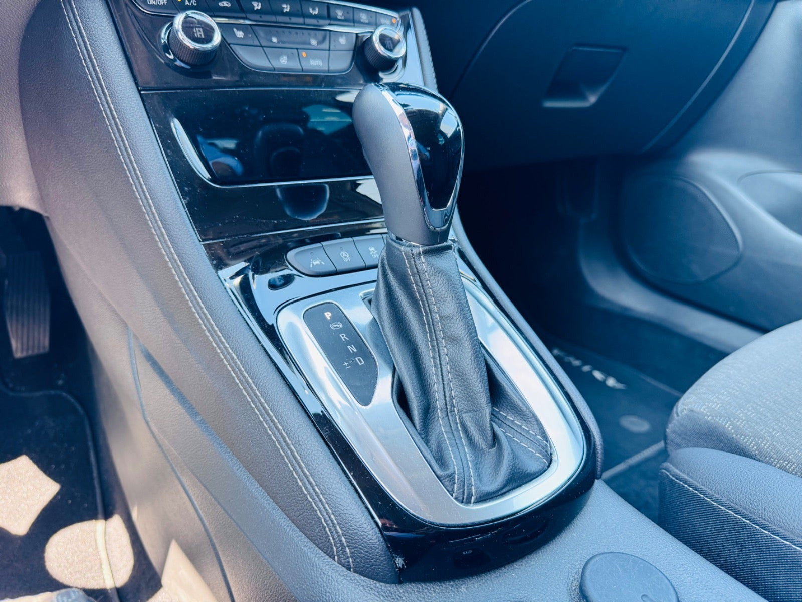 Sort Opel Astra fra 2017