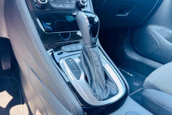 Sort Opel Astra fra 2017