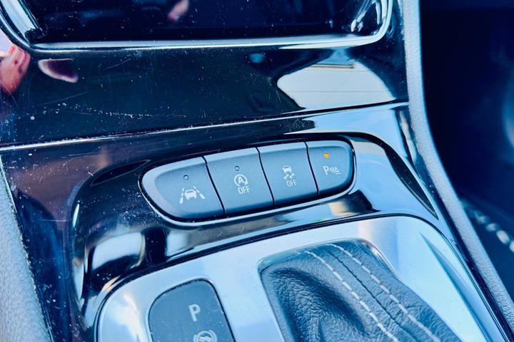 Sort Opel Astra fra 2017