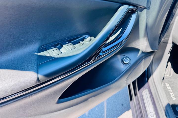 Sort Opel Astra fra 2017