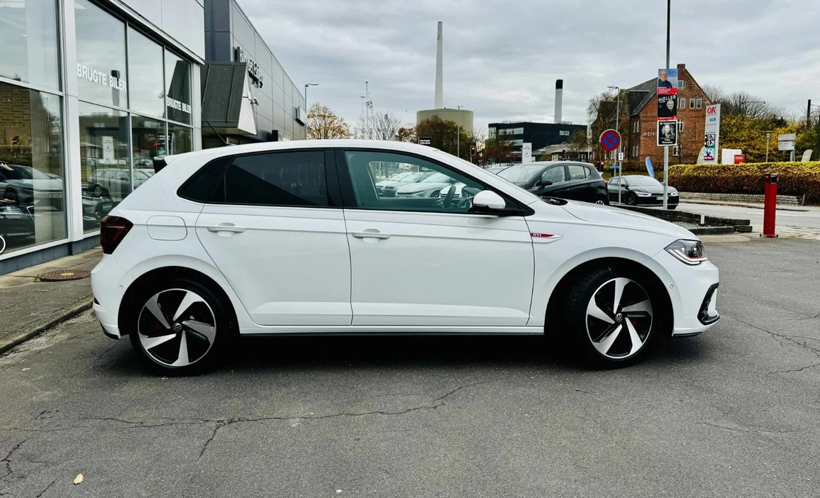 Hvid VW Polo fra 2024