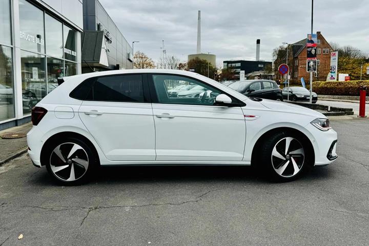 Hvid VW Polo fra 2024