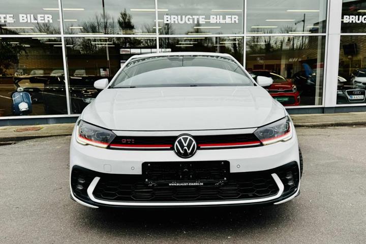 Hvid VW Polo fra 2024