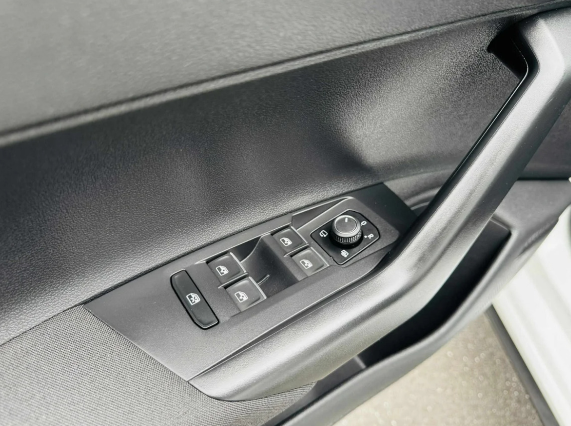 Hvid VW Polo fra 2024