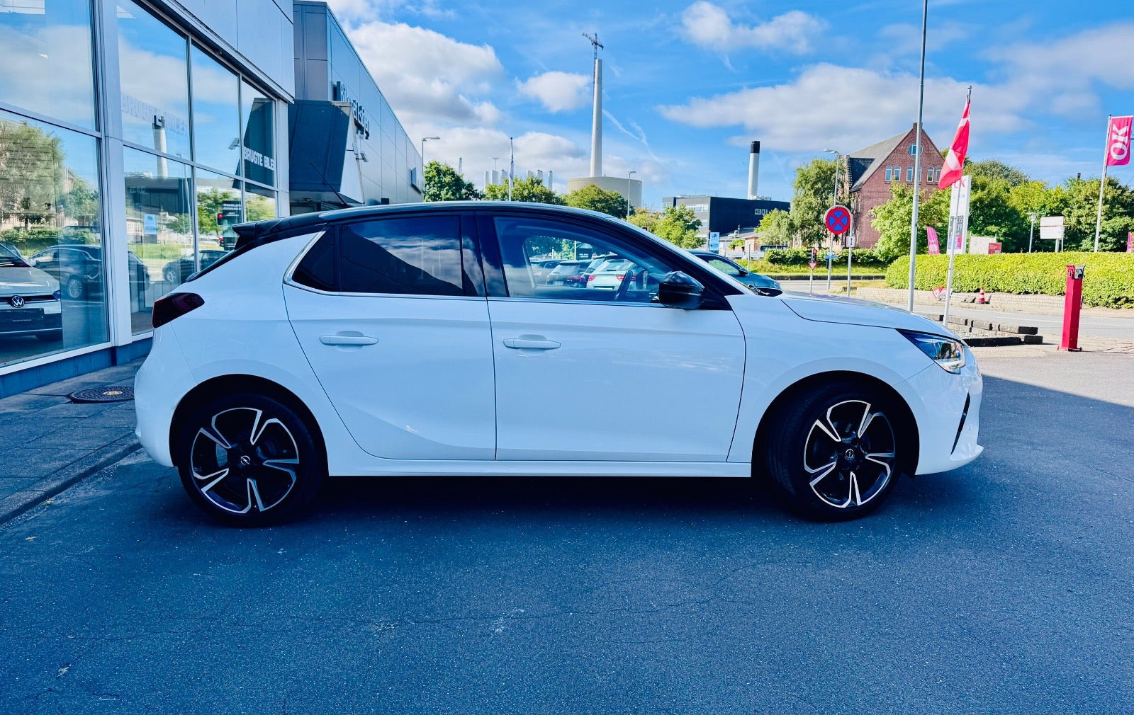 Hvid Opel Corsa fra 2021