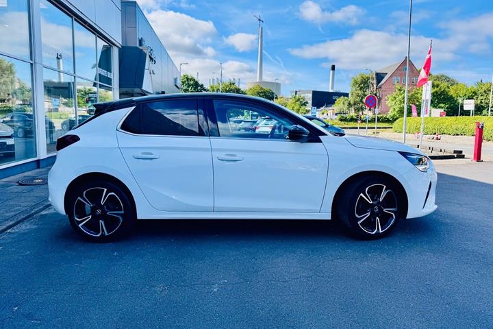 Hvid Opel Corsa fra 2021