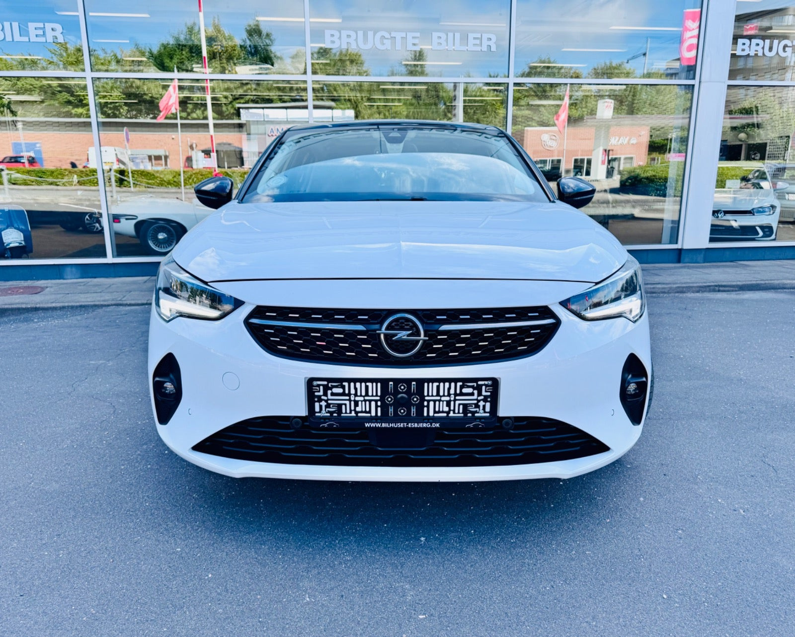 Hvid Opel Corsa fra 2021