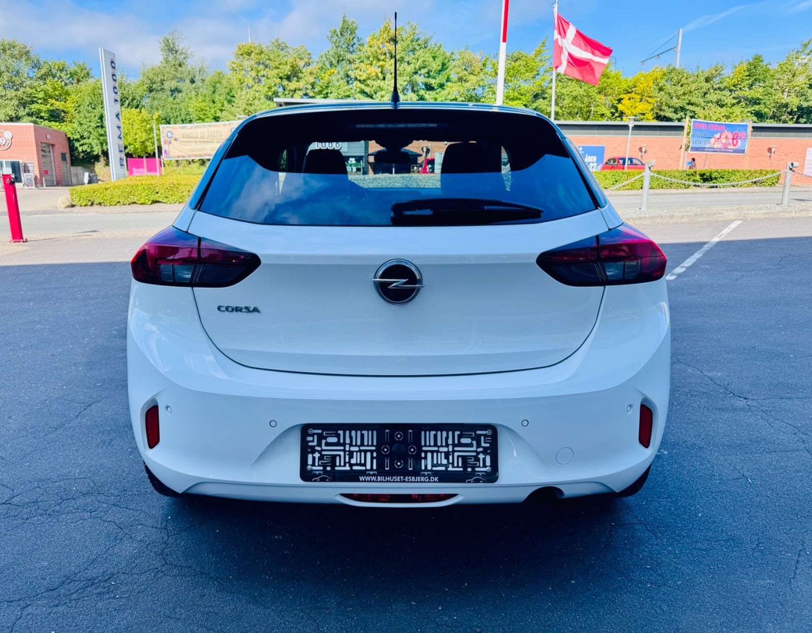 Hvid Opel Corsa fra 2021
