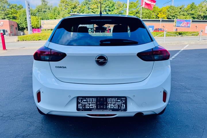 Hvid Opel Corsa fra 2021