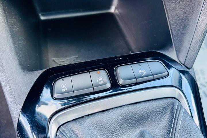 Hvid Opel Corsa fra 2021