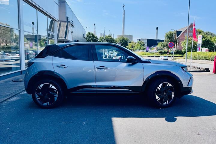 Grå Opel Mokka-e fra 2025