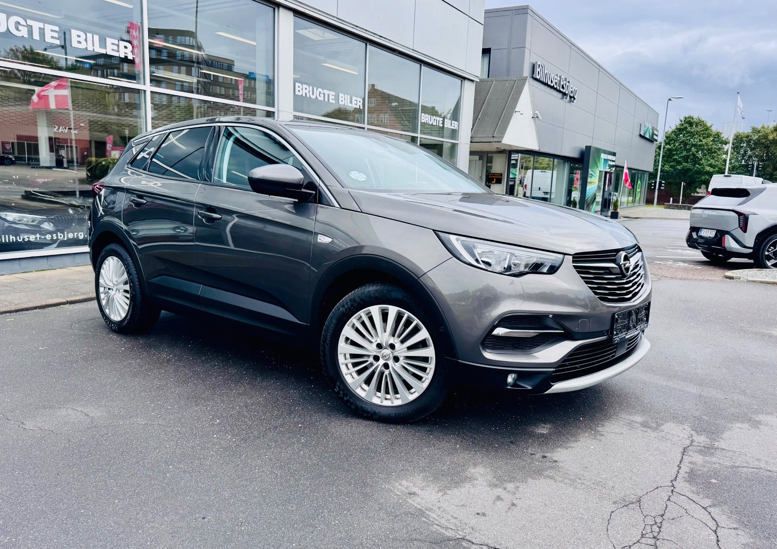 Grå Opel Grandland X fra 2018