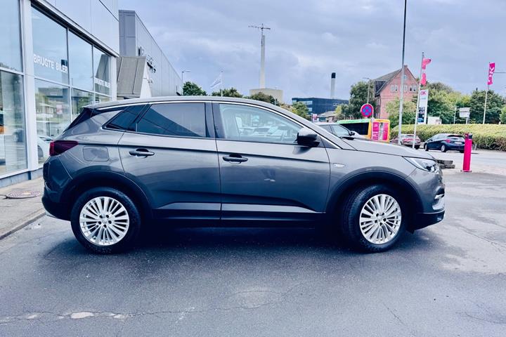 Grå Opel Grandland X fra 2018
