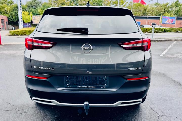 Grå Opel Grandland X fra 2018
