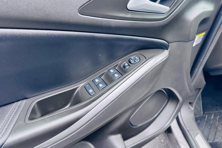Grå Opel Grandland X fra 2018