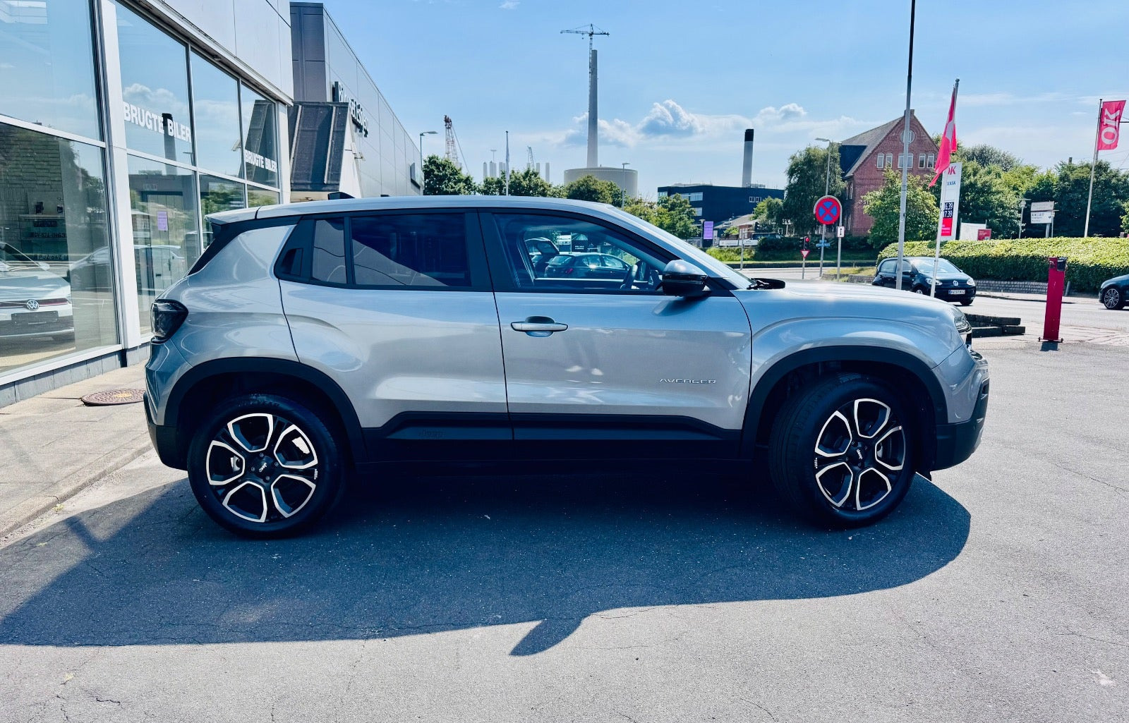 Grå Jeep Avenger fra 2025