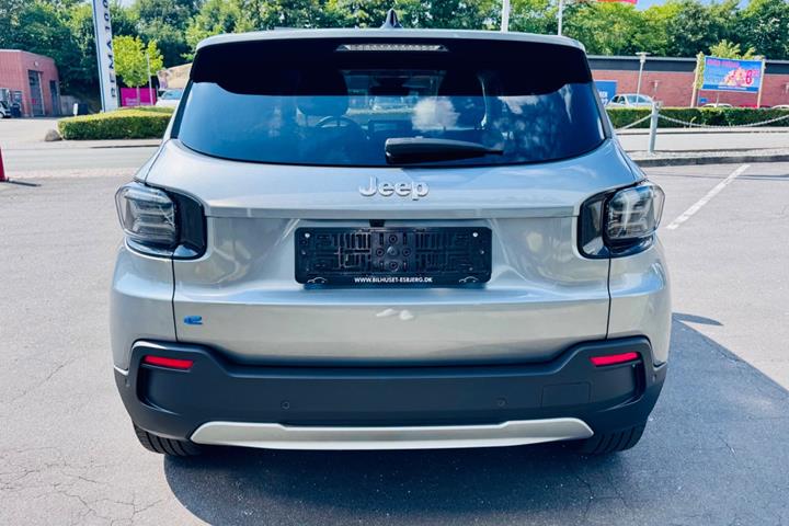 Grå Jeep Avenger fra 2025