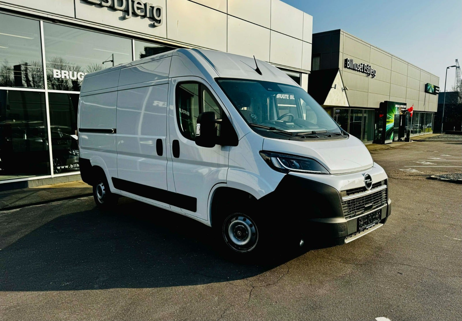 Hvid Opel Movano fra 2024