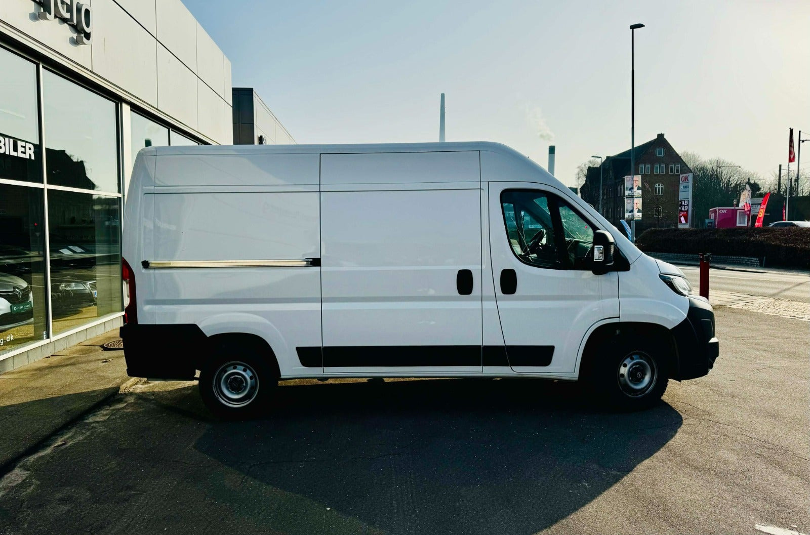Hvid Opel Movano fra 2024