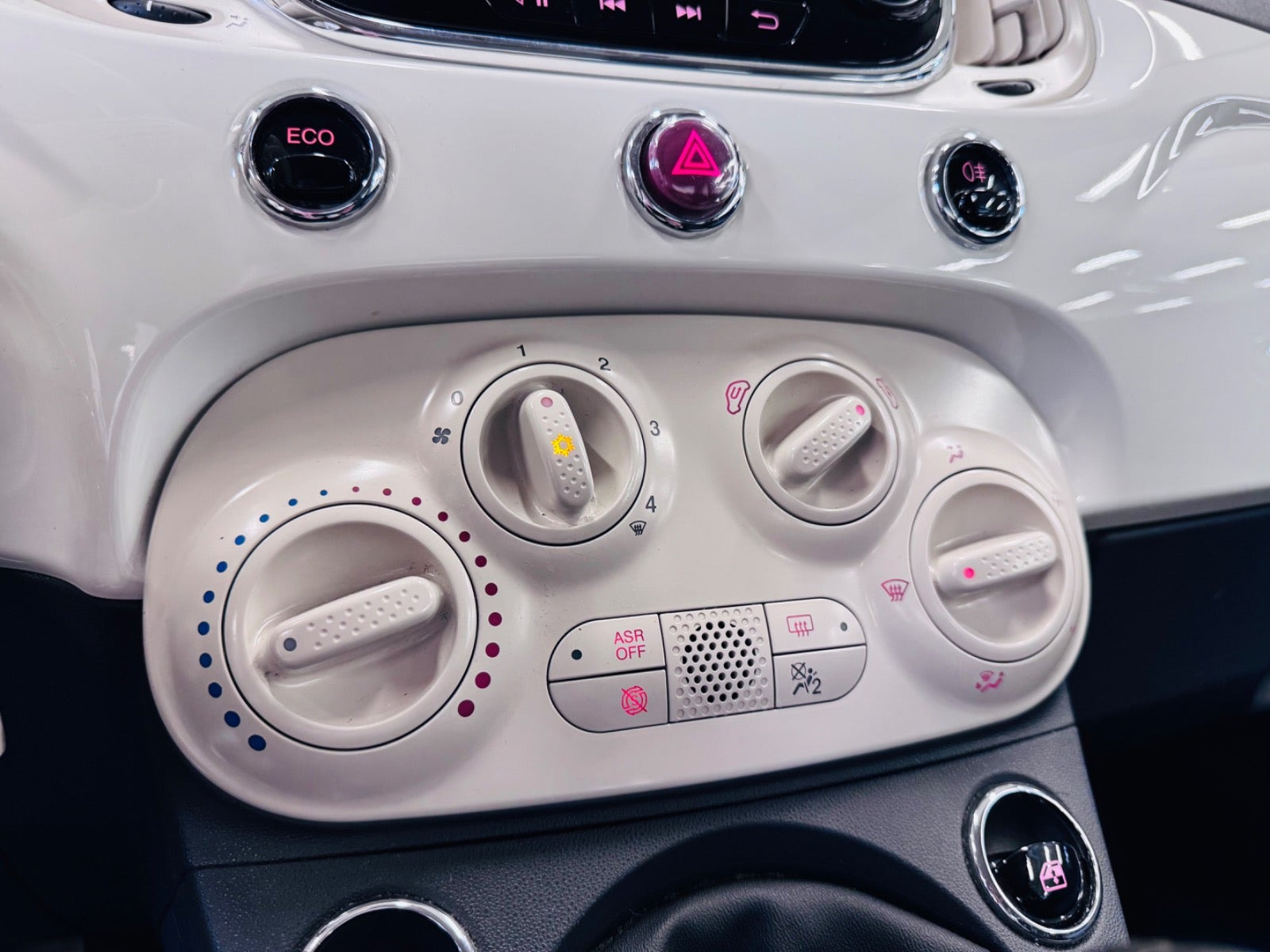 Hvid Fiat 500 fra 2016
