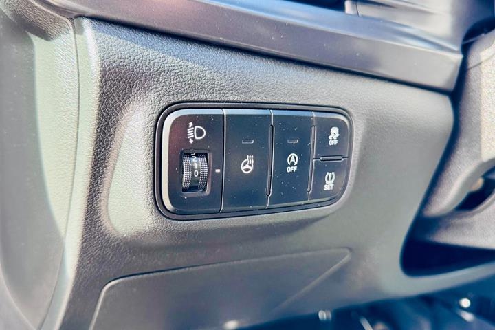 Grå Hyundai Bayon fra 2022
