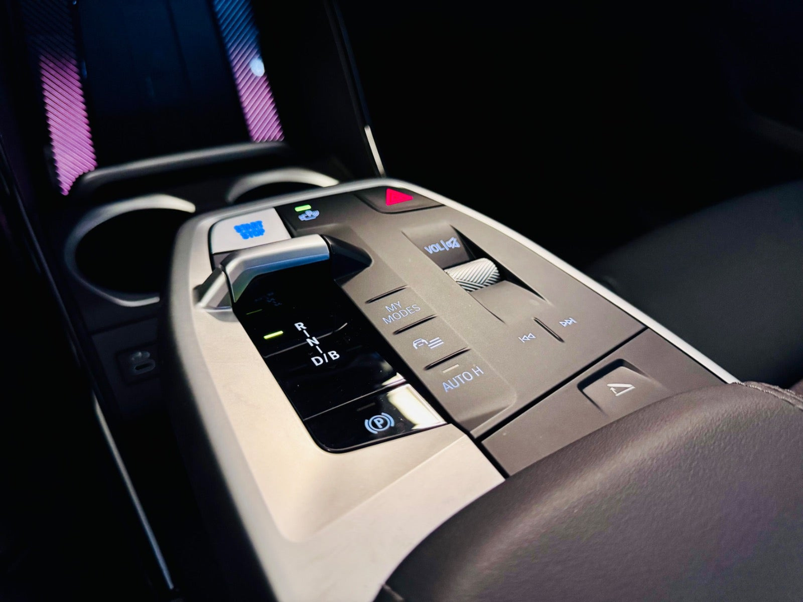 Beige BMW iX1 fra 2025