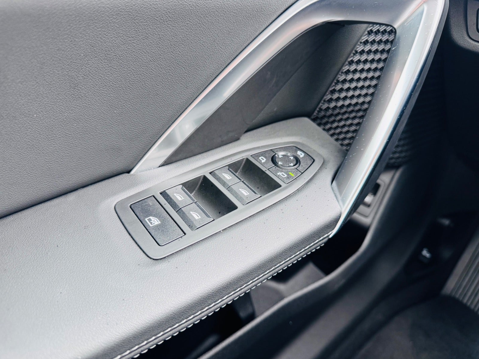 Beige BMW iX1 fra 2025
