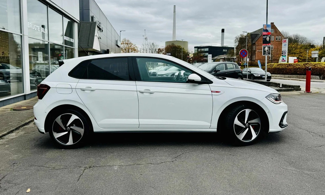 Hvid VW Polo fra 2025