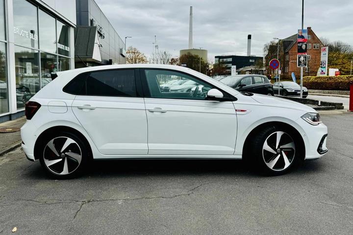 Hvid VW Polo fra 2025