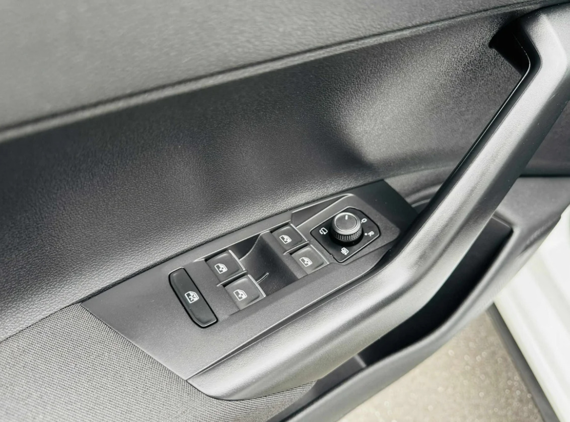 Hvid VW Polo fra 2025