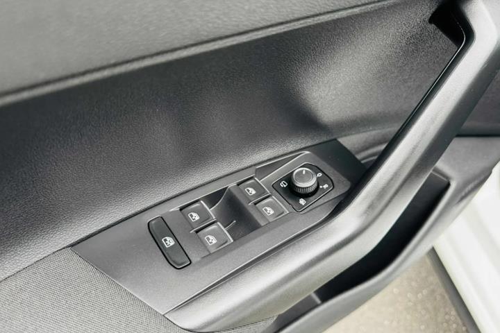 Hvid VW Polo fra 2025