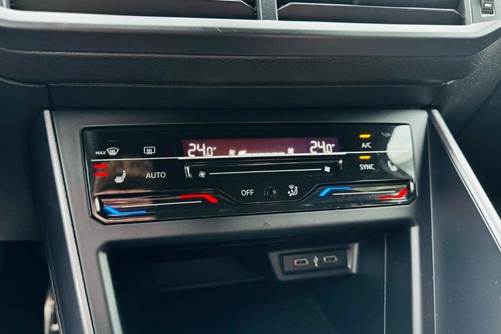 Sort VW Polo fra 2022