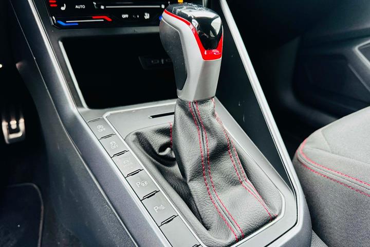 Sort VW Polo fra 2022