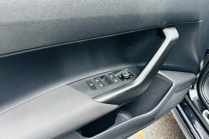 Sort VW Polo fra 2022