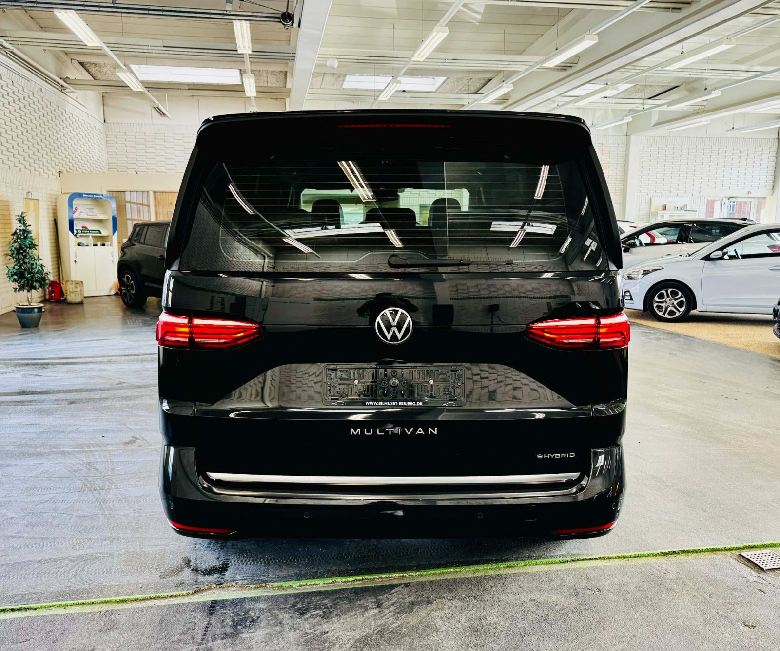 Sort VW Multivan fra 2022