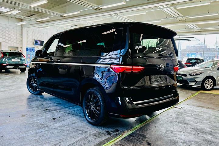 Sort VW Multivan fra 2022