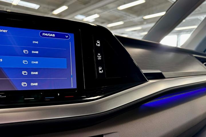Sort VW Multivan fra 2022