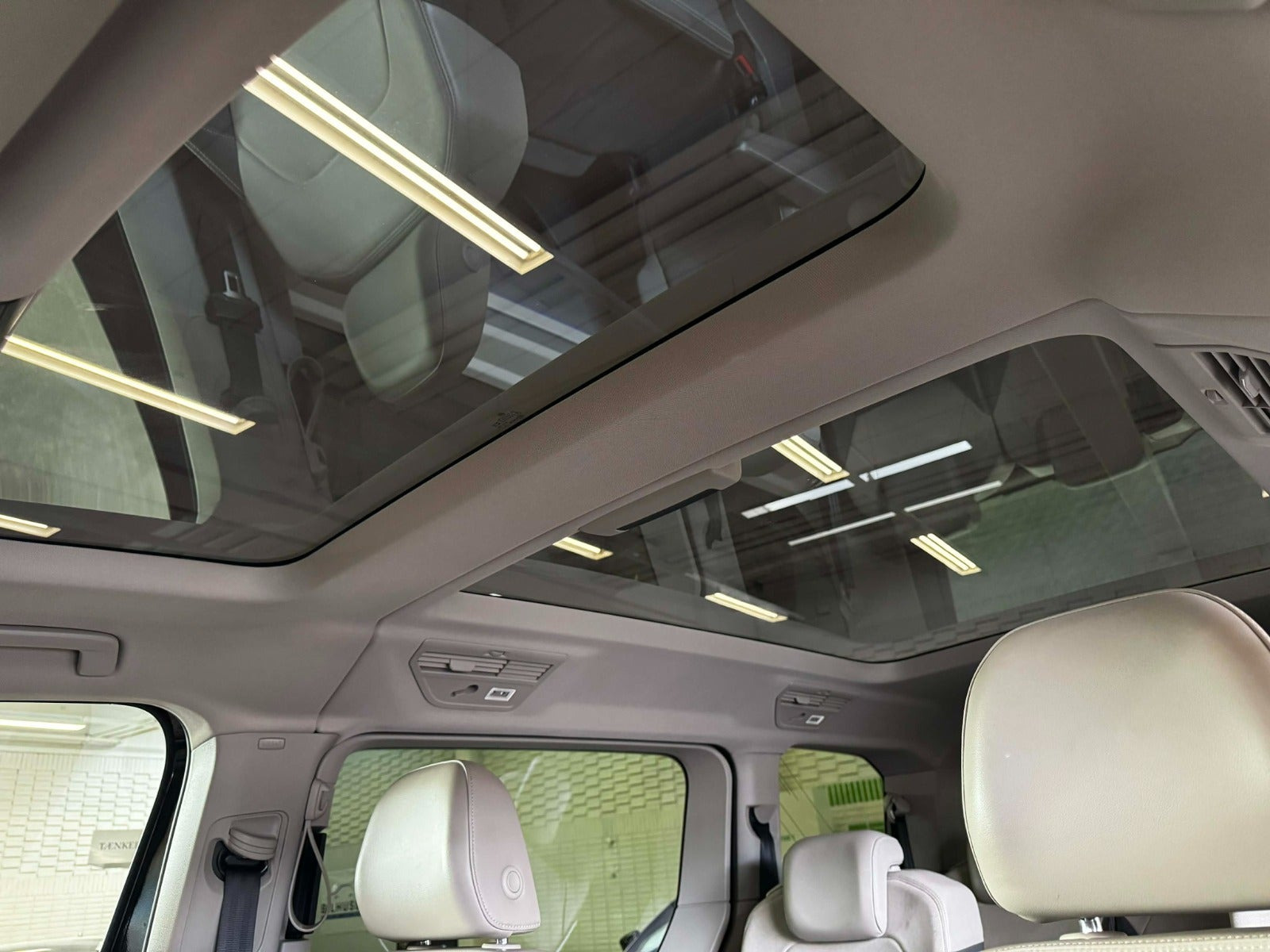 Sort VW Multivan fra 2022