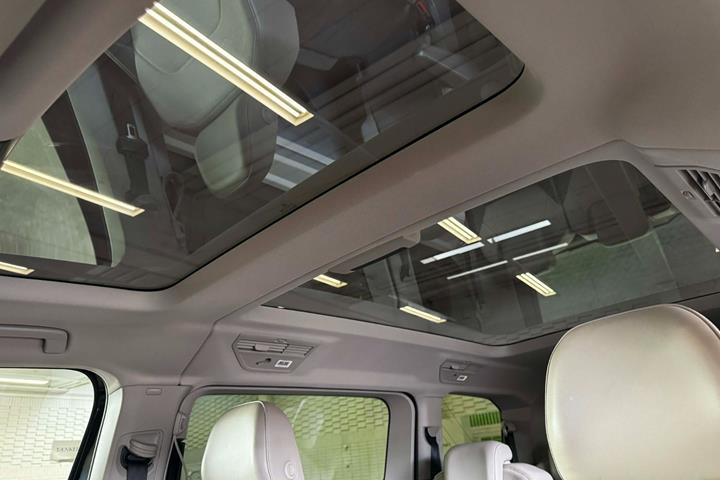Sort VW Multivan fra 2022