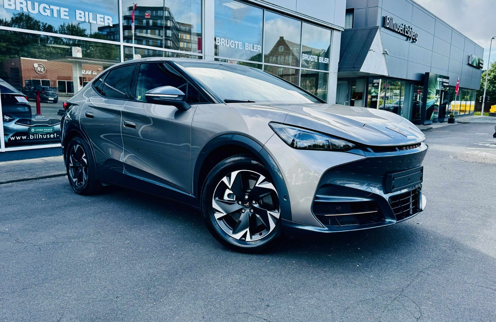 Grå Cupra Tavascan fra 2025