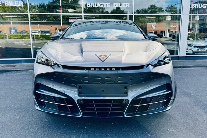 Grå Cupra Tavascan fra 2025