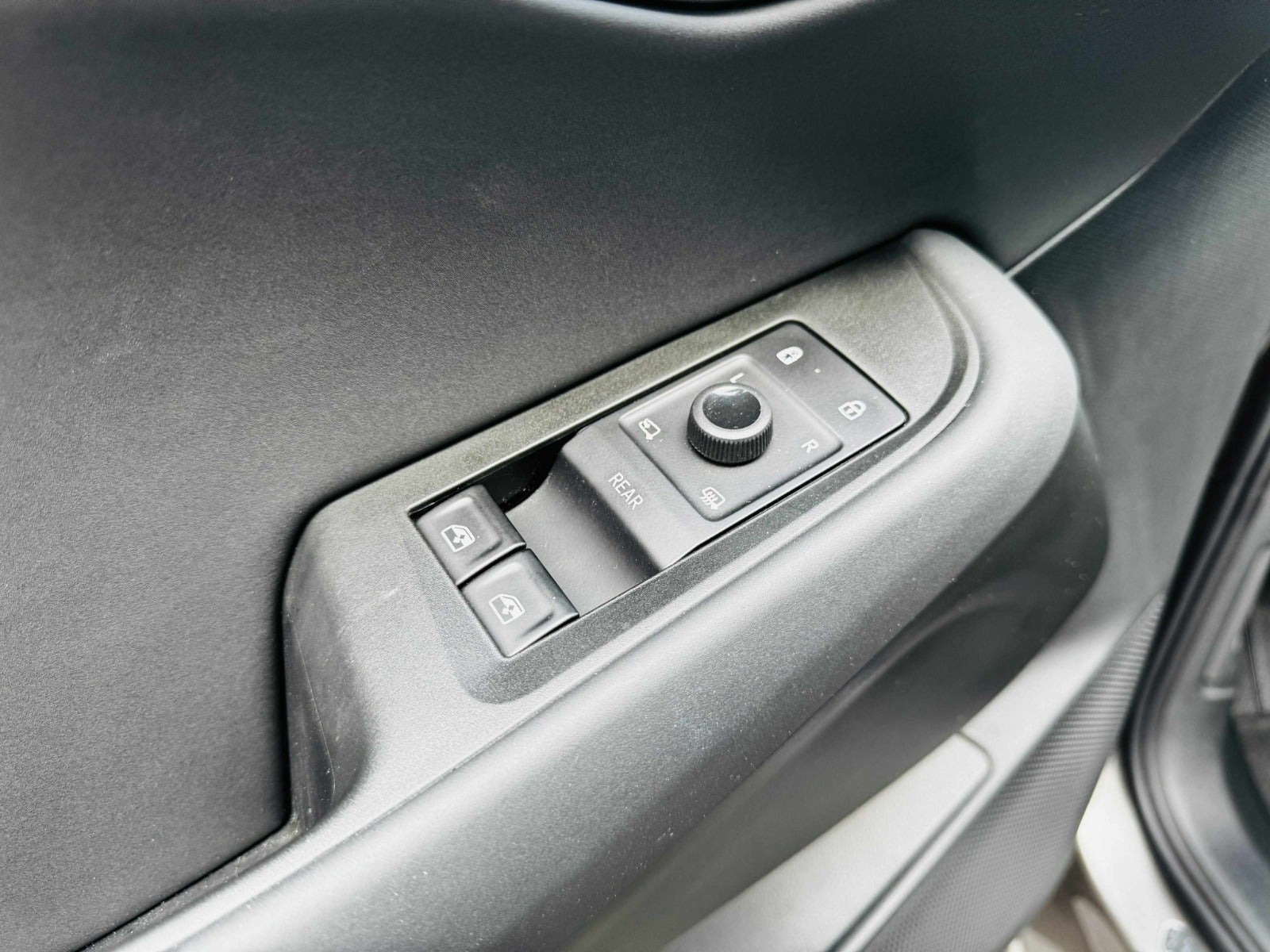 Grå Cupra Tavascan fra 2025